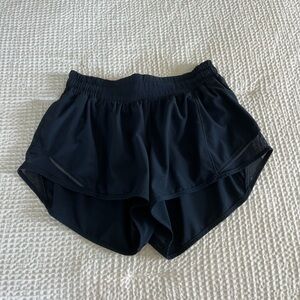 Lululemon Hotty Hot Shorts 2.5”
